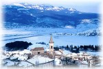 Pescocostanzo, rinomata localita' turistica di sport invernali, offre al visitatore anche il suo centro storico ricco di palazzi cinquecenteschi e la sua pregevole Basilica dell'Assunta (o S. Maria del Colle)