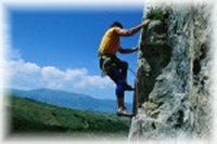 Le pareti di solido calcare di Roccamorice, ai piedi della Majella, offrono agli arrampicatori un centinaio di itinerari di alta difficolta'